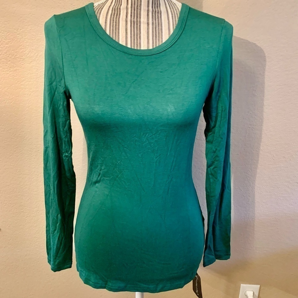 NWT Long-Sleeved Top XS Emerald Green Fuinloth Rayon Spandex Soft Stretchy